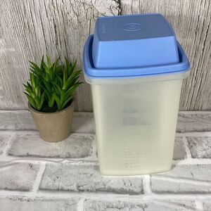 Tupperware Pickle Keeper